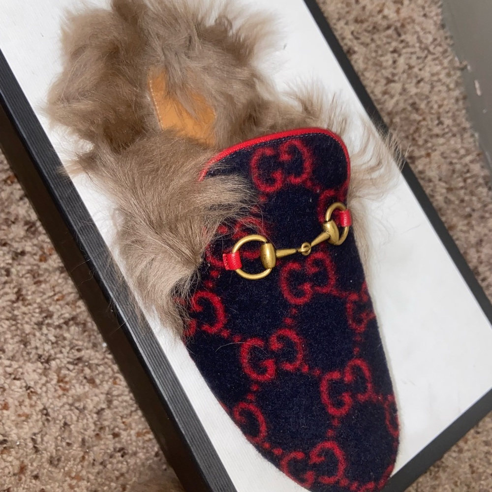 Gucci loafers with fur around it
